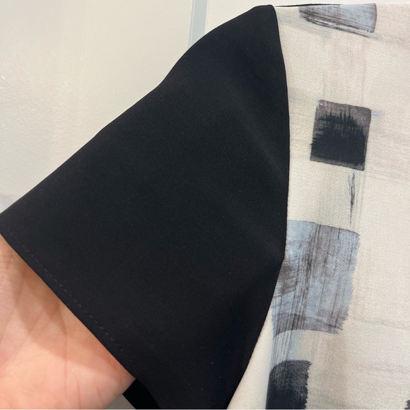 Zara Women’s White Black White Abstract Print Blouse Size Small Short Sleeve - Picture 3 of 7